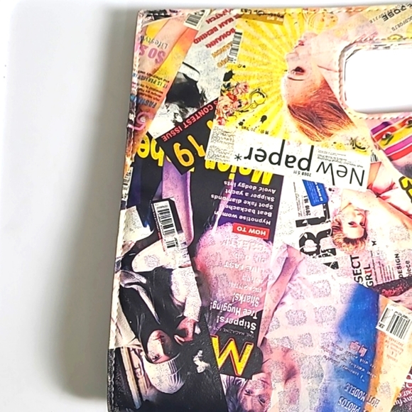 Trendy Magazine Print Clutch - Picture 5 of 10